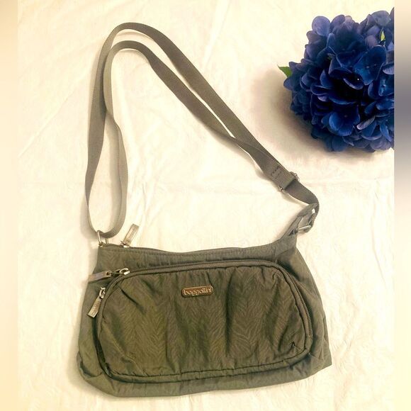Baggallini Tan Textured Shoulder Bag - Picture 1 of 6
